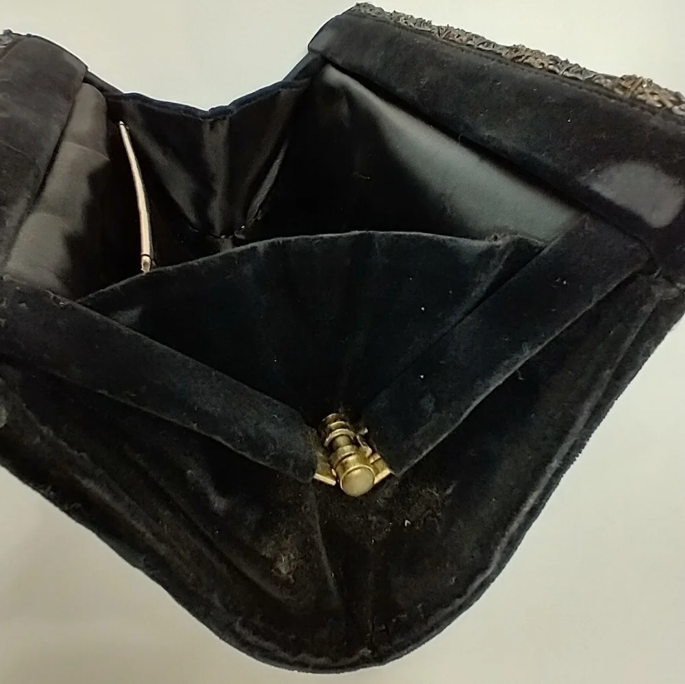 VINTAGE SNAP HINGE EVENING CLUTCH